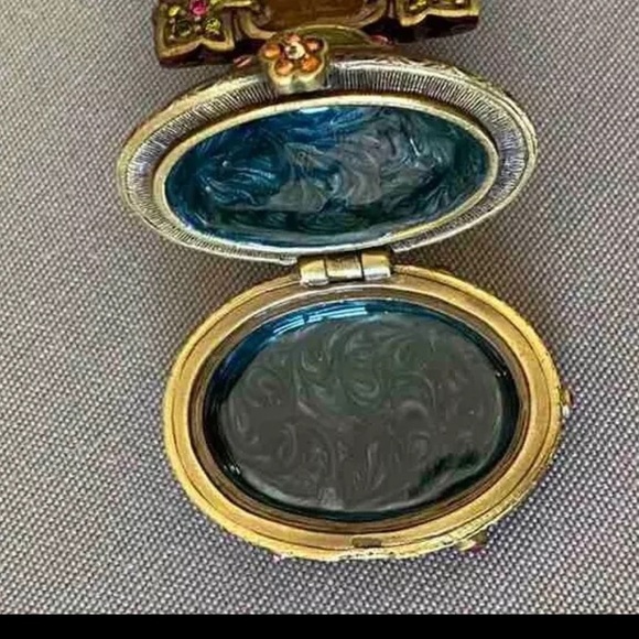 Rare Jay Strongwater Jeweled Enameled Trinket Box with Picture Frame
NEW 
5052 - Picture 7 of 8